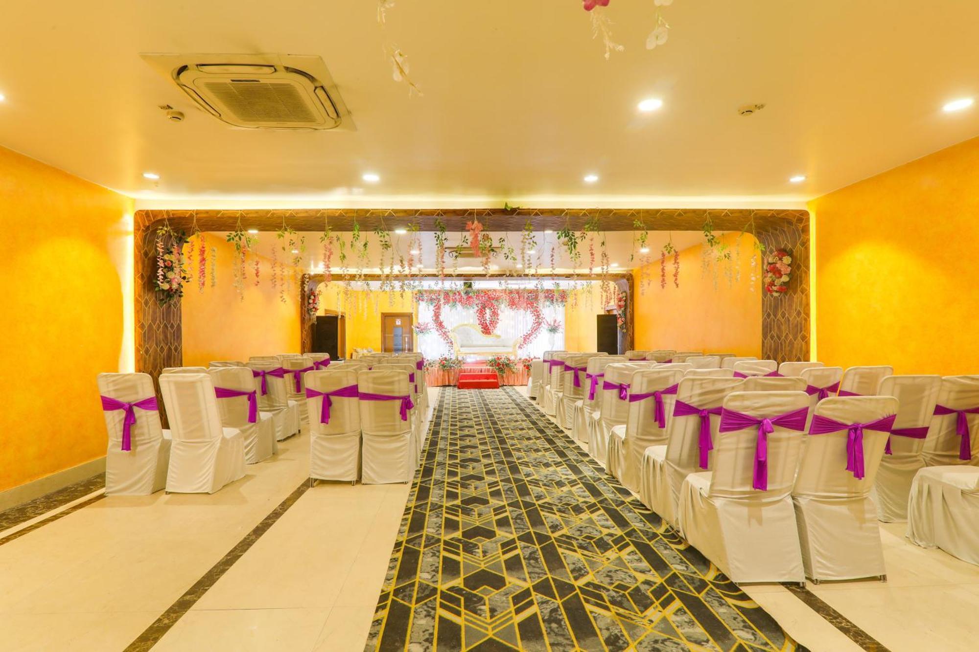 Super Townhouse Viraj Khand Formerly Veridian Inn Chinhat Exterior foto