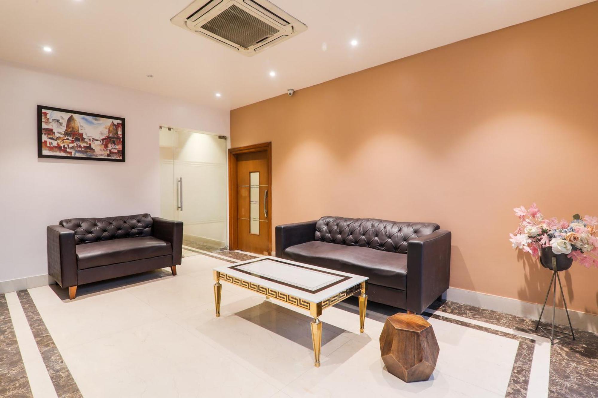 Super Townhouse Viraj Khand Formerly Veridian Inn Chinhat Exterior foto