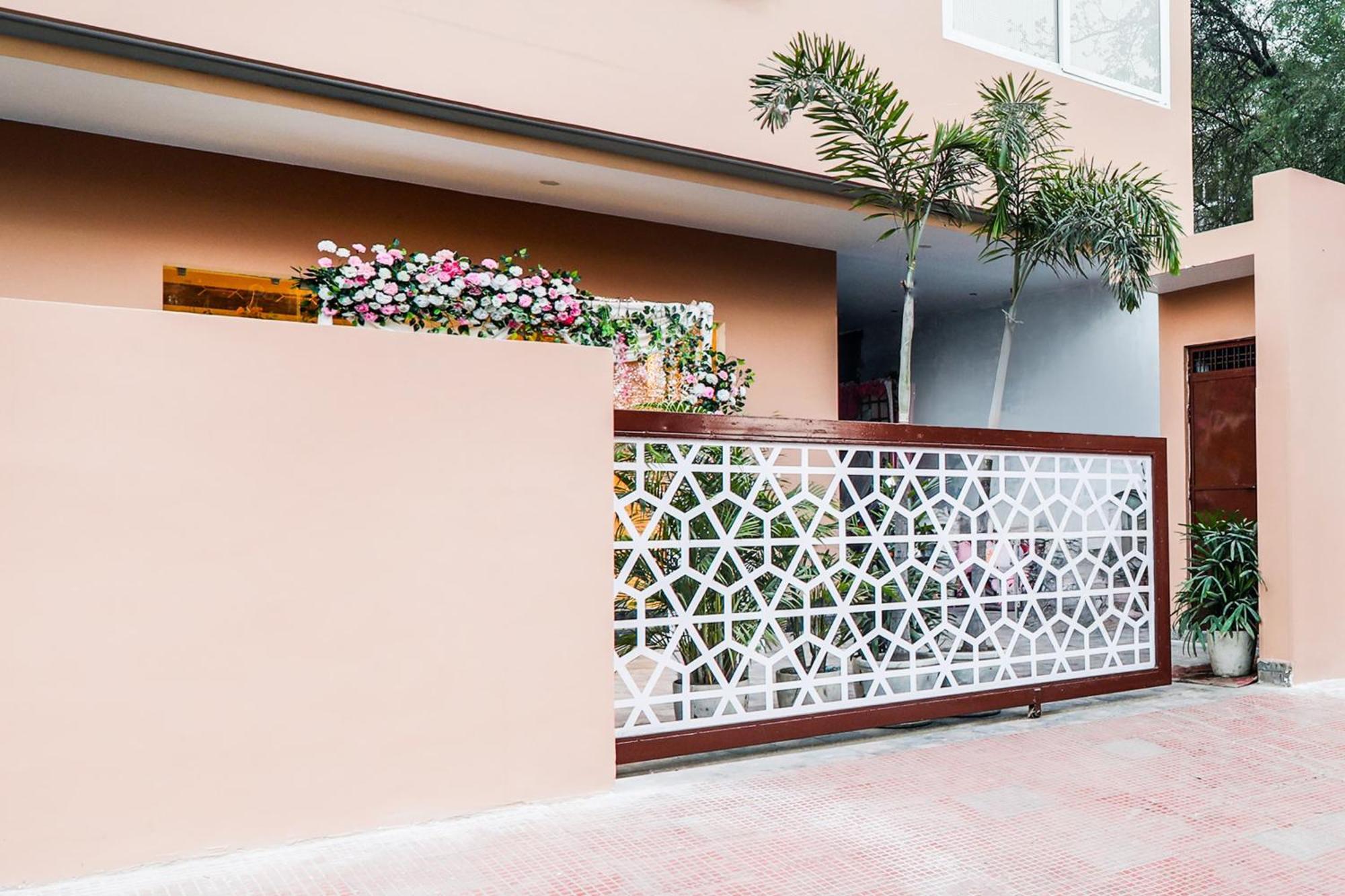 Super Townhouse Viraj Khand Formerly Veridian Inn Chinhat Exterior foto