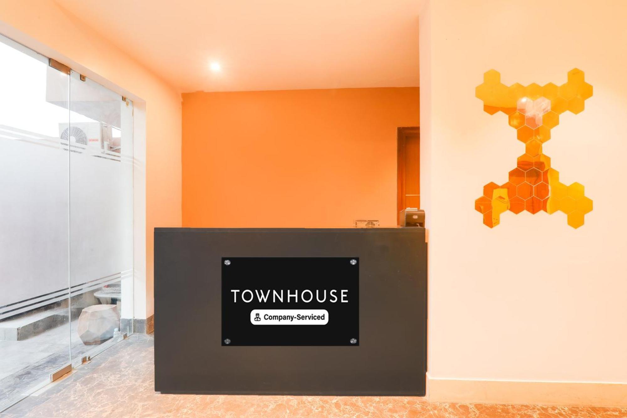 Super Townhouse Viraj Khand Formerly Veridian Inn Chinhat Exterior foto